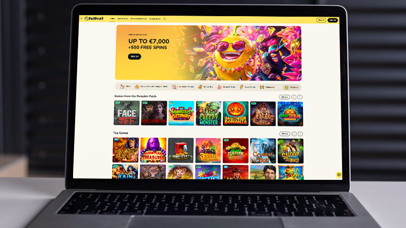 Fatfruit Casino hovedside på den bærbare computerskærm